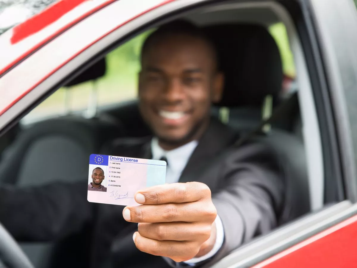 0_Businessman-Showing-His-Driving-License-From-Open-Car-Window